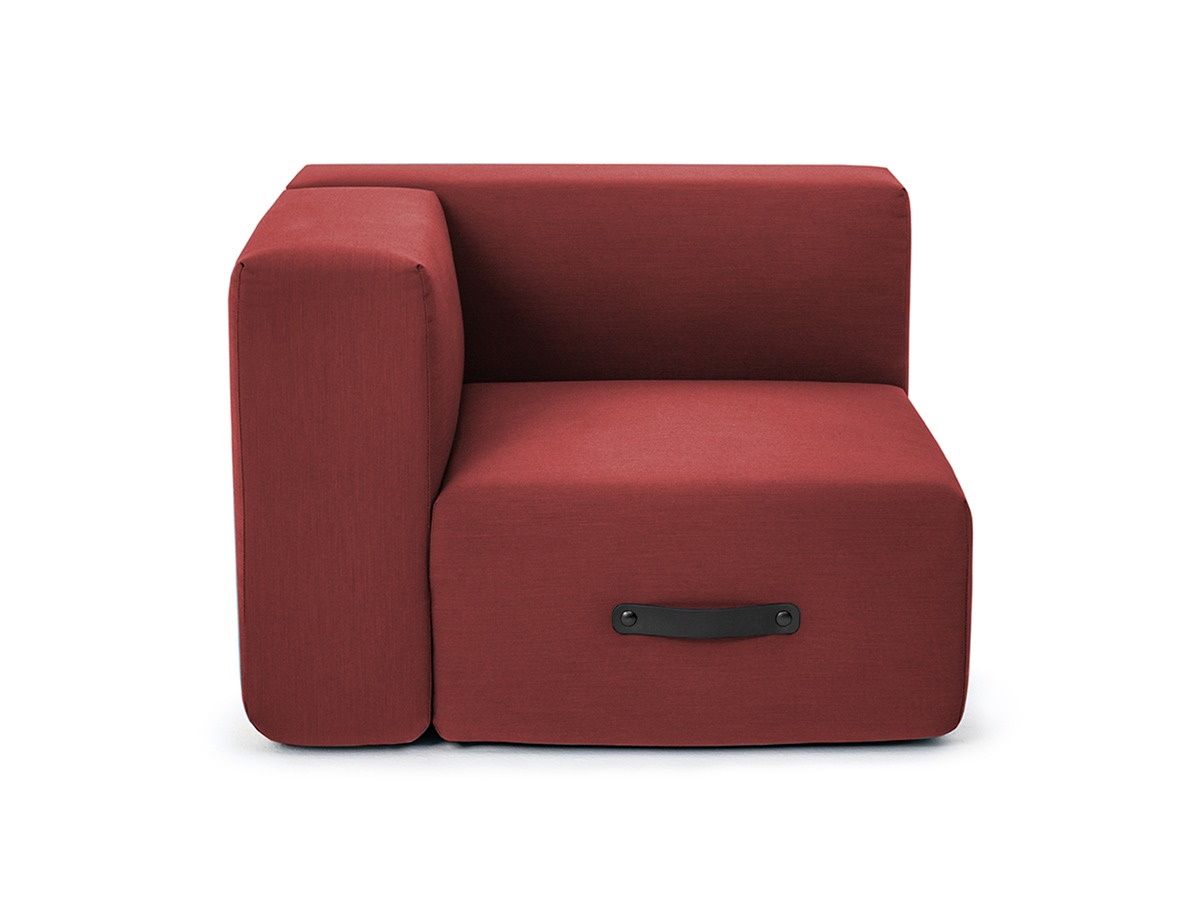 Rotes Miamia Outdoor Sofa Eckmodul (links) von Conmoto für Garten und Terrasse.