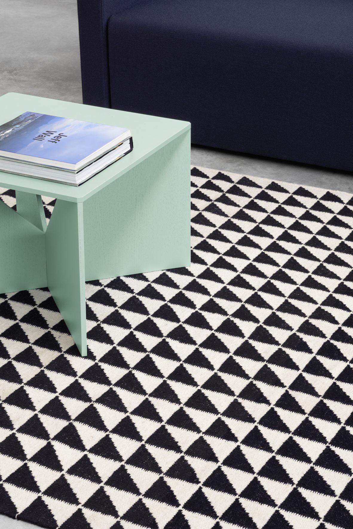 Calvert FK04 Couchtisch e15