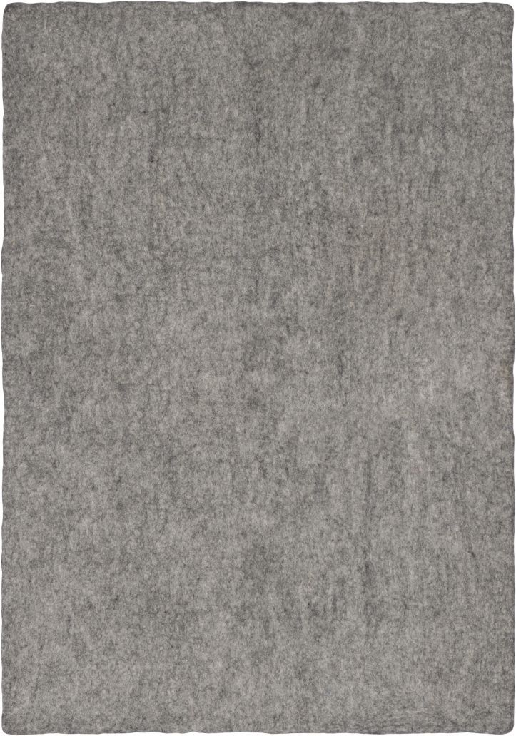 Rechteckiger, grau melierter Filzteppich (180x260 cm) von myfelt. Detailaufnahme der Textur des Teppichs.