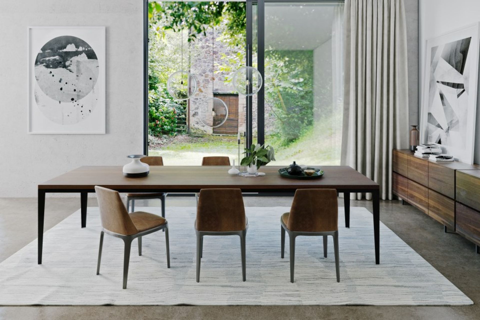 Floy Esstisch Trebord aus Holz mit Stühlen in modernem Esszimmer Interieur.