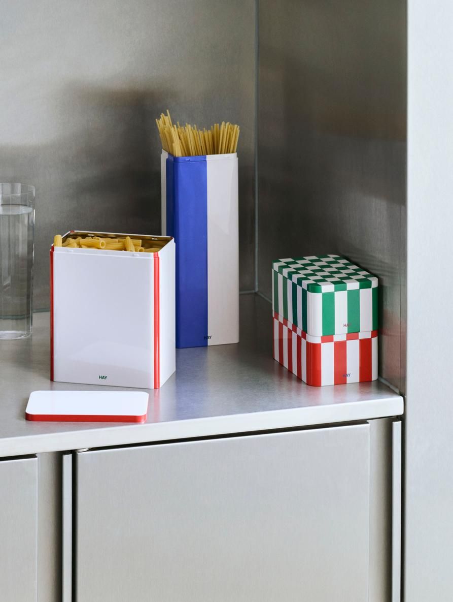 Tin Container Large Off-White and Red Aufbewahrungsbox Hay