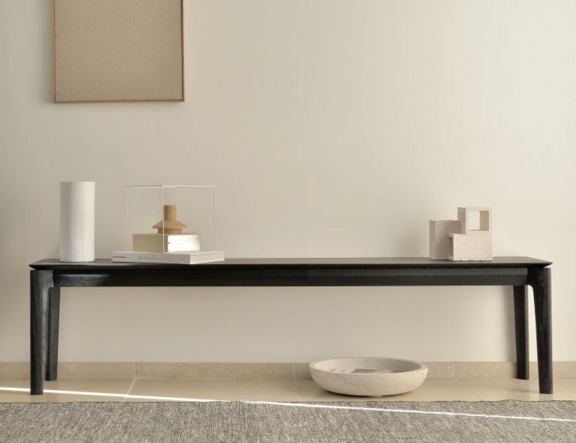 Bok Bank Eiche schwarz von Ethnicraft, modernes Design mit Deko-Elementen, ideal für Flur oder Wohnzimmer.