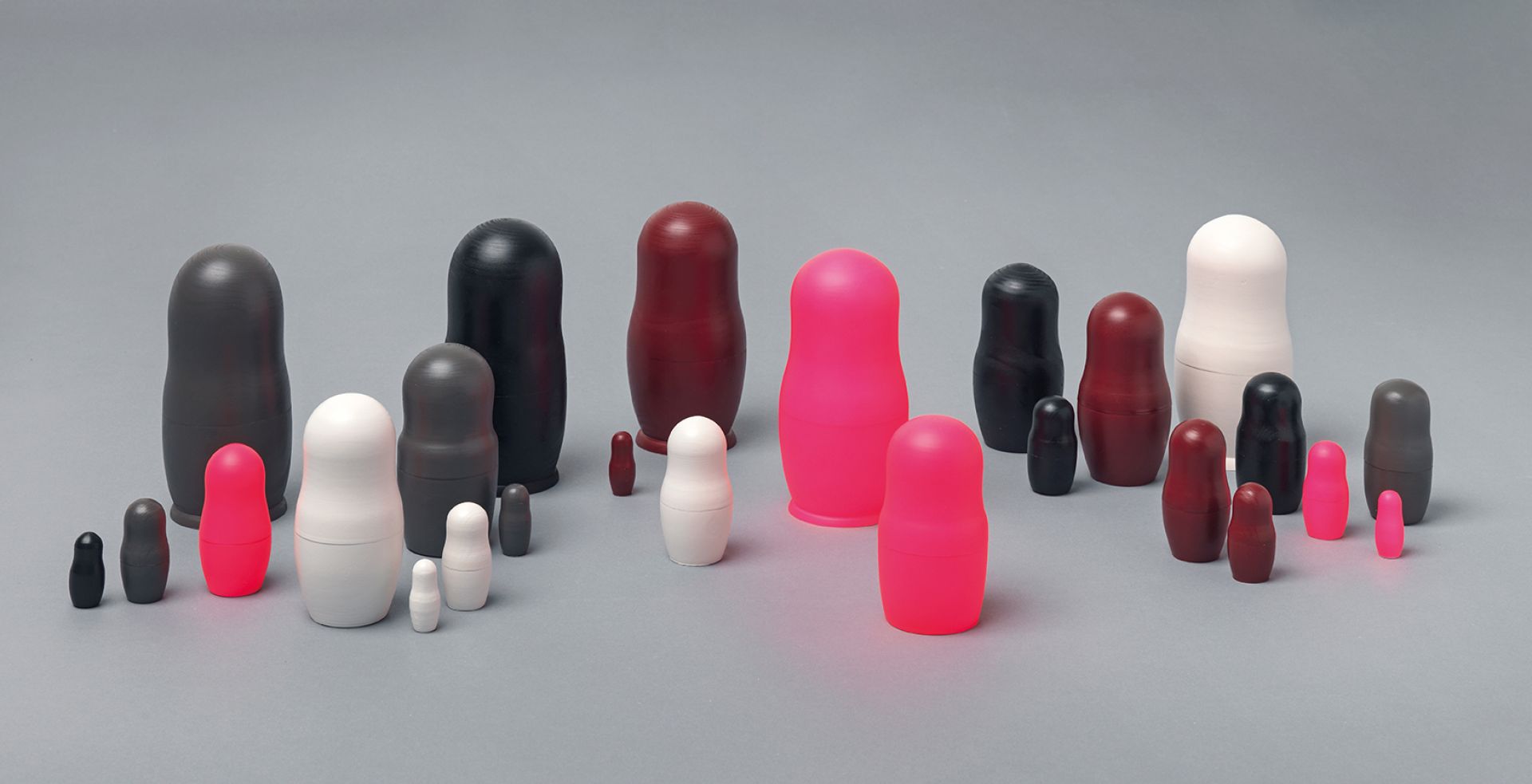 Colour Dolls Holzpuppen Schönbuch: Bunte Matroschkas aus Holz in verschiedenen Größen.