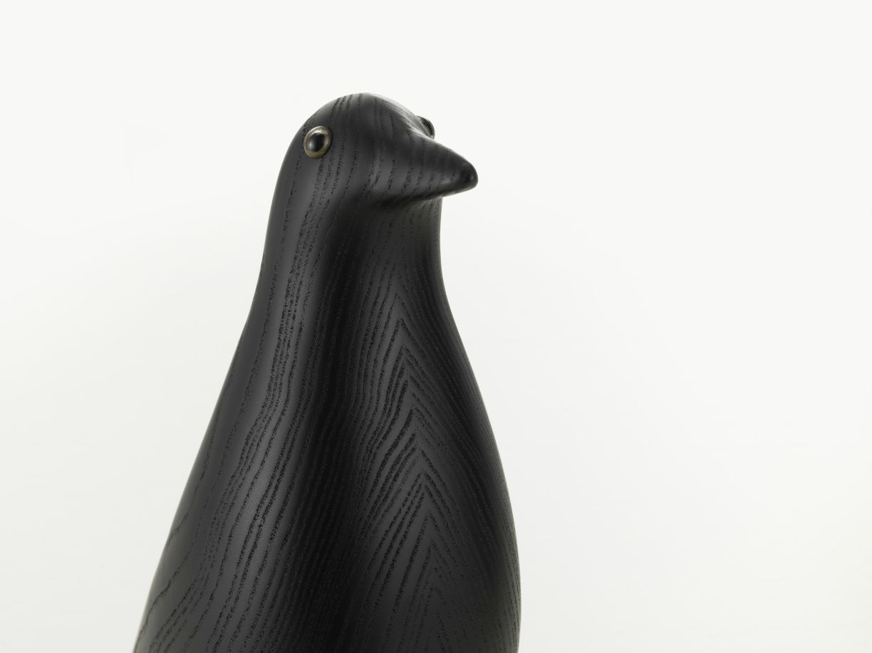 Eames House Bird Skulptur Esche schwarz Vitra 