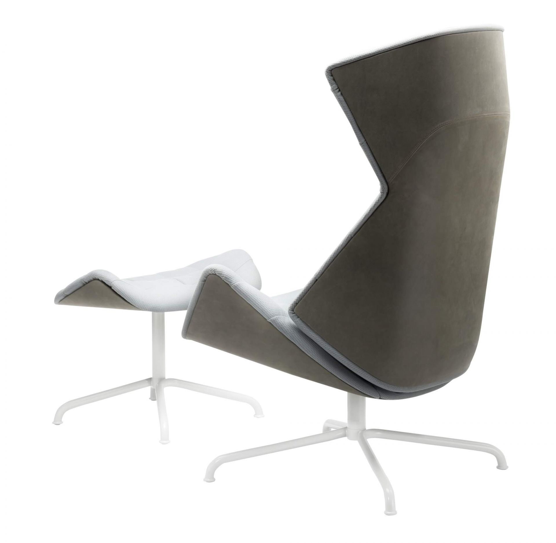 Thonet 808 Lounge Sessel mit passendem Hocker, braunem Bezug und weißem Fußkreuz.