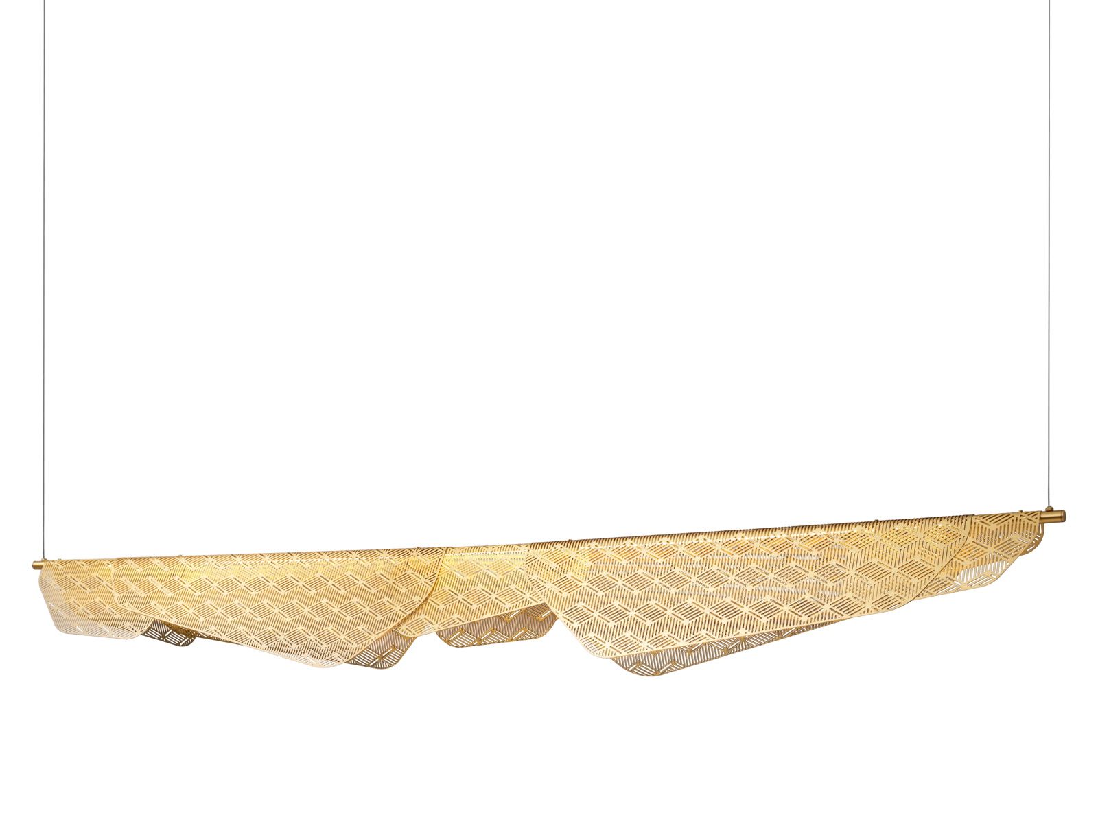 Mediterranea Pendelleuchte von Petite Friture, goldene Hängelampe mit filigranem, geometrischem Muster.