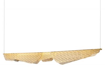 Mediterranea Pendelleuchte von Petite Friture, goldene Hängelampe mit filigranem, geometrischem Muster.