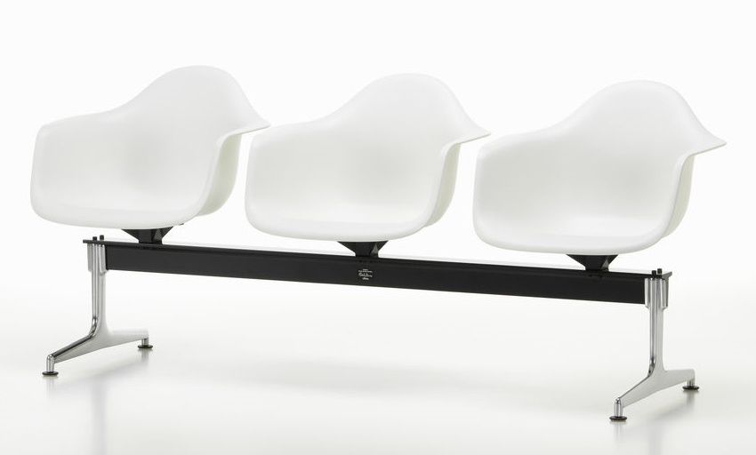 Eames Plastic Armchair RE auf Traverse Vitra