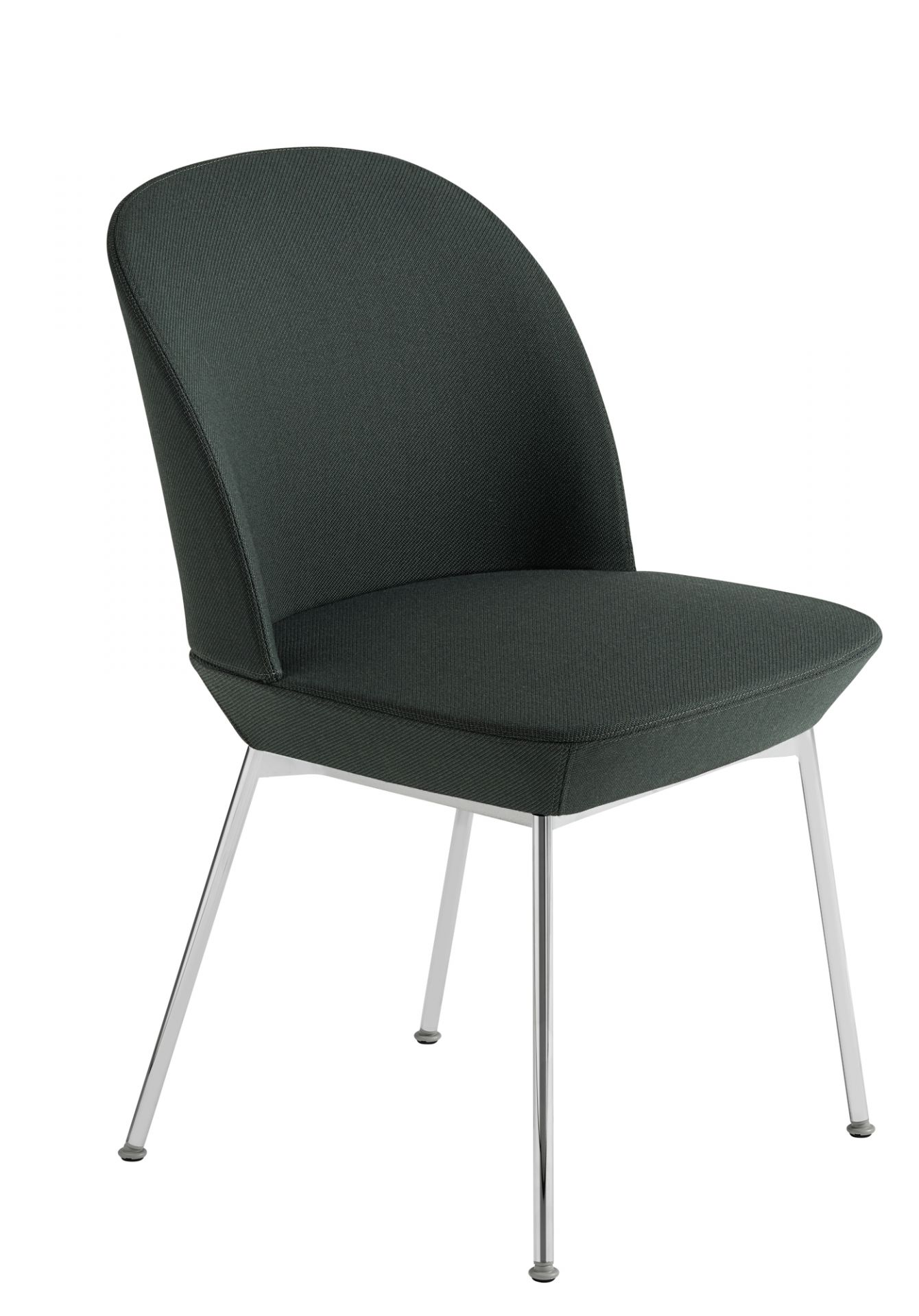 Oslo Side Chair von Muuto: Moderner Stuhl mit dunkelgrünem Stoffbezug und verchromten Beinen.