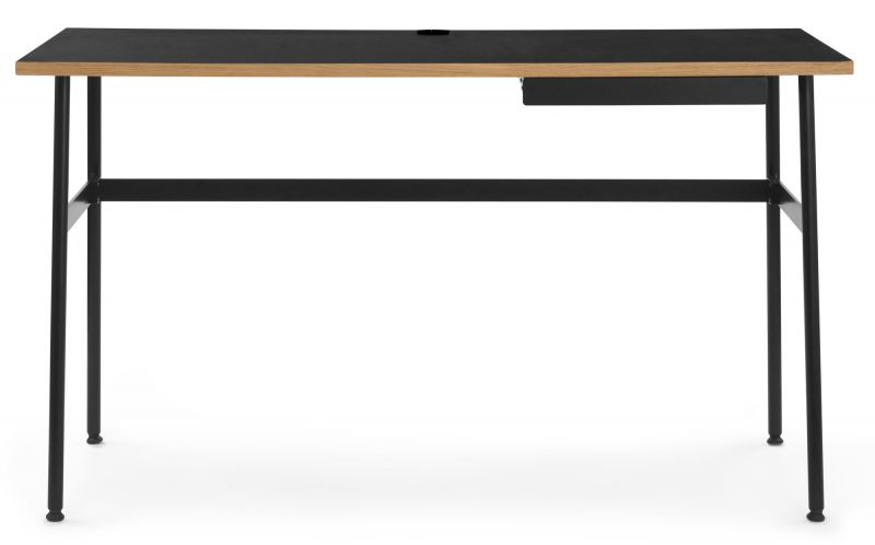 Schwarzer Schreibtisch von Normann Copenhagen mit minimalistischem Design und Ablagefach, ideal für Büro oder Arbeitszimmer.