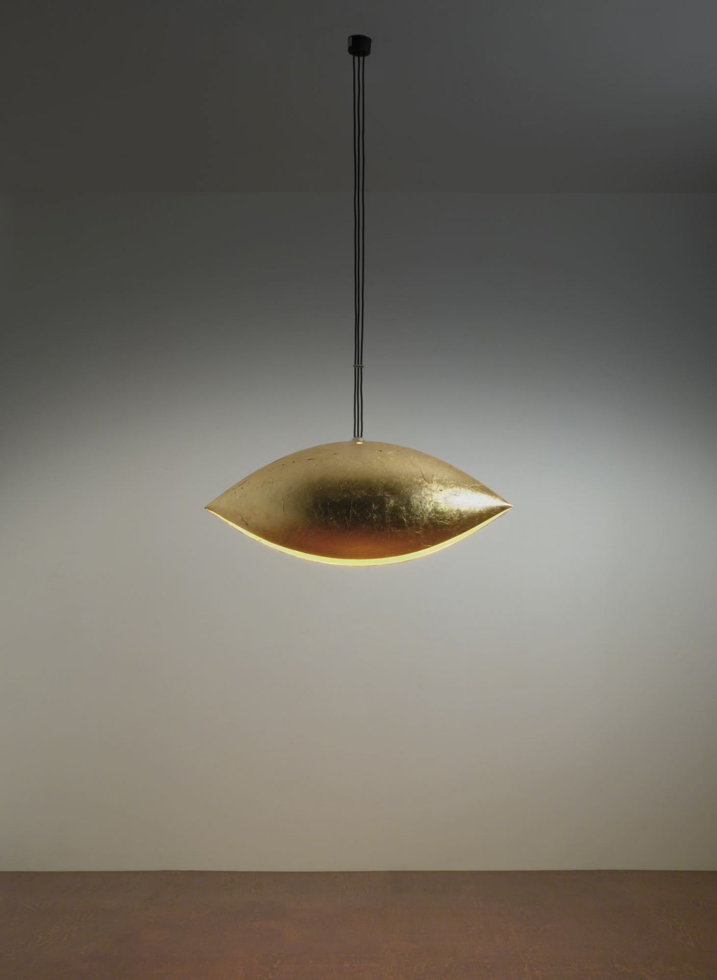 Goldene Malagola Hängeleuchte von Catellani & Smith, modernes Design für Wohnzimmer und Esszimmer.