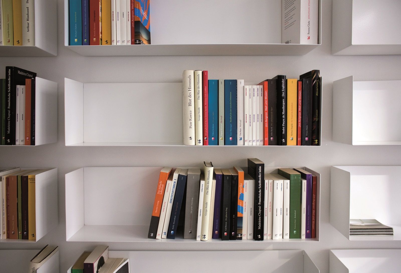 Taschenbuchregal a Linea1 by Müller Möbelwerkstätten