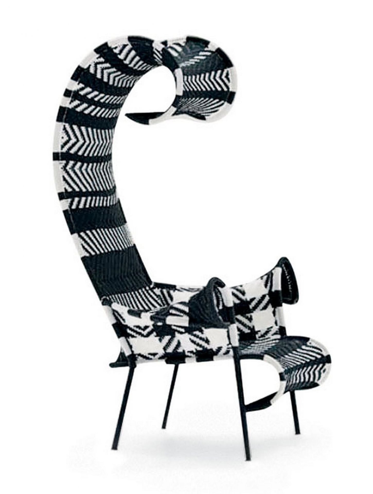 Shadowy Sessel: Design-Sessel mit hohem Rücken und schwarz-weißem Muster, moderne Sitzmöbel.