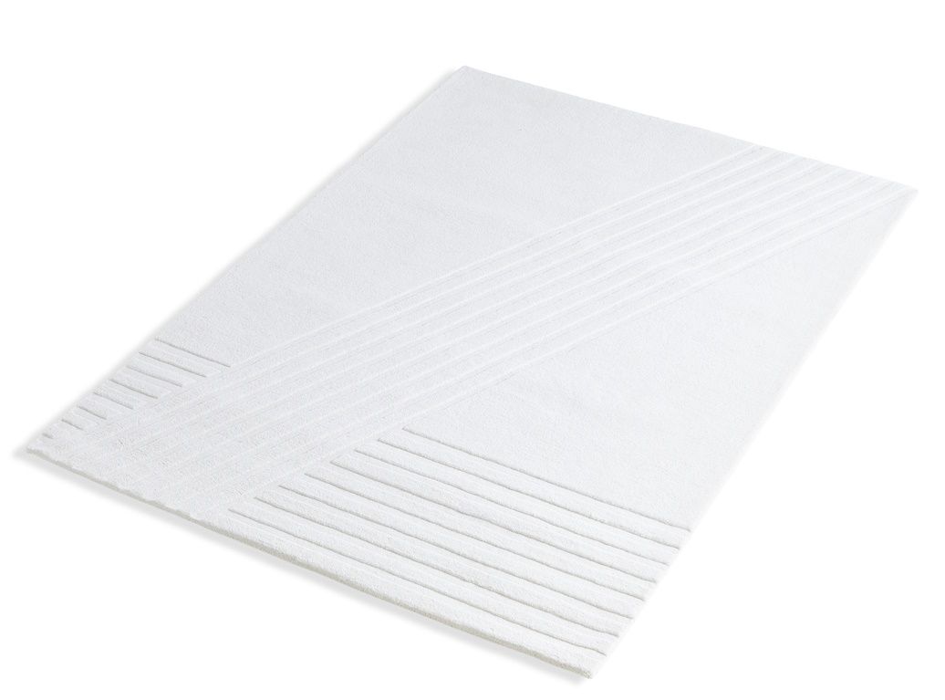 Weißer Kyoto Teppich von Woud, 170x240 cm, mit dezentem, geometrischem Linienmuster. Moderner Teppich für Wohnräume.