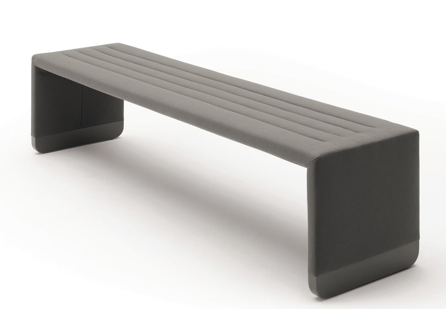 Graue Cor Polsterbank Bridge mit geradlinigem Design für modernes Wohnen. Sitzbank gepolstert.