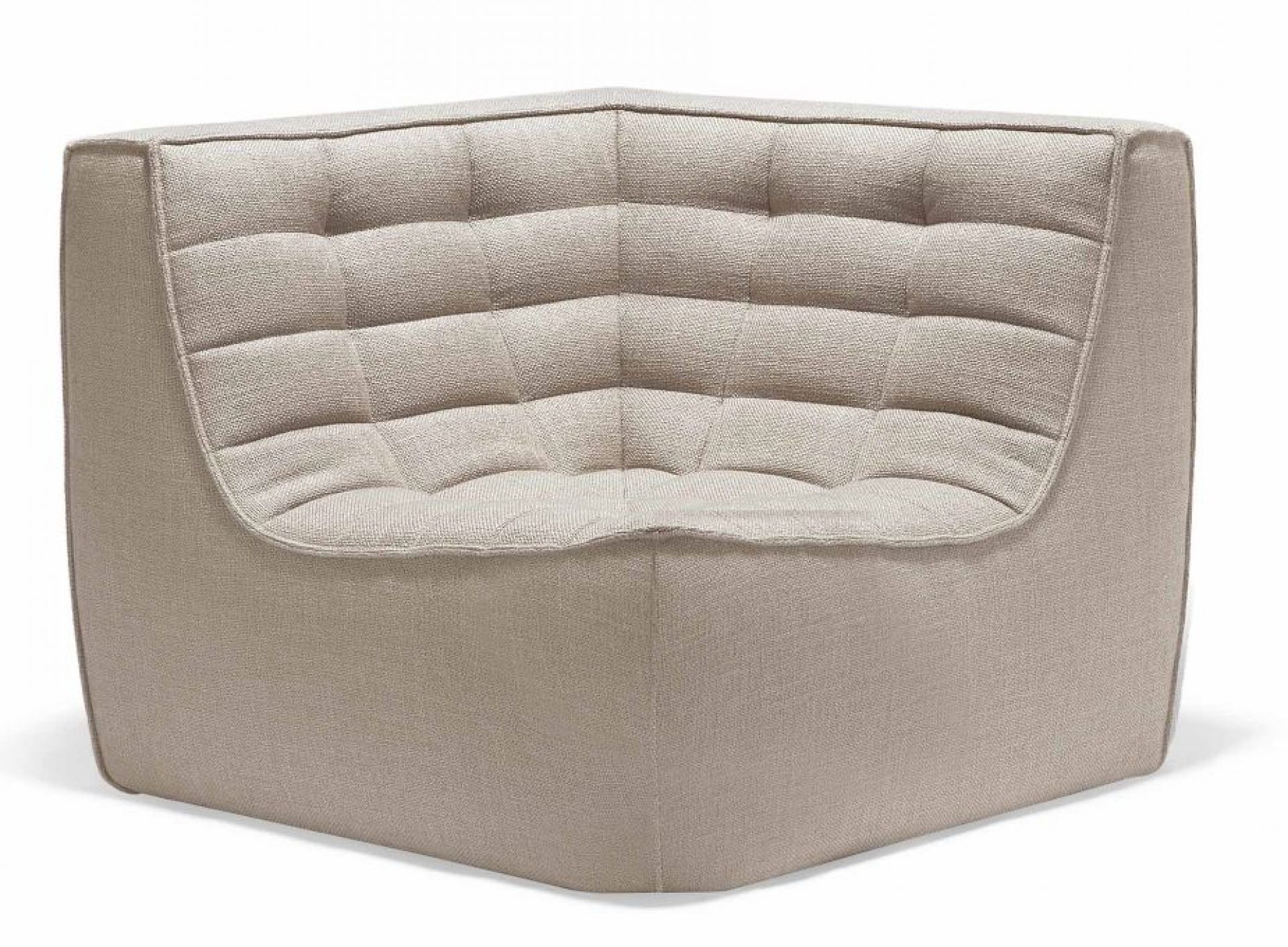 Beige N701 Sofa Ecke von Ethnicraft mit gesteppter Rückenlehne und modernem Design.