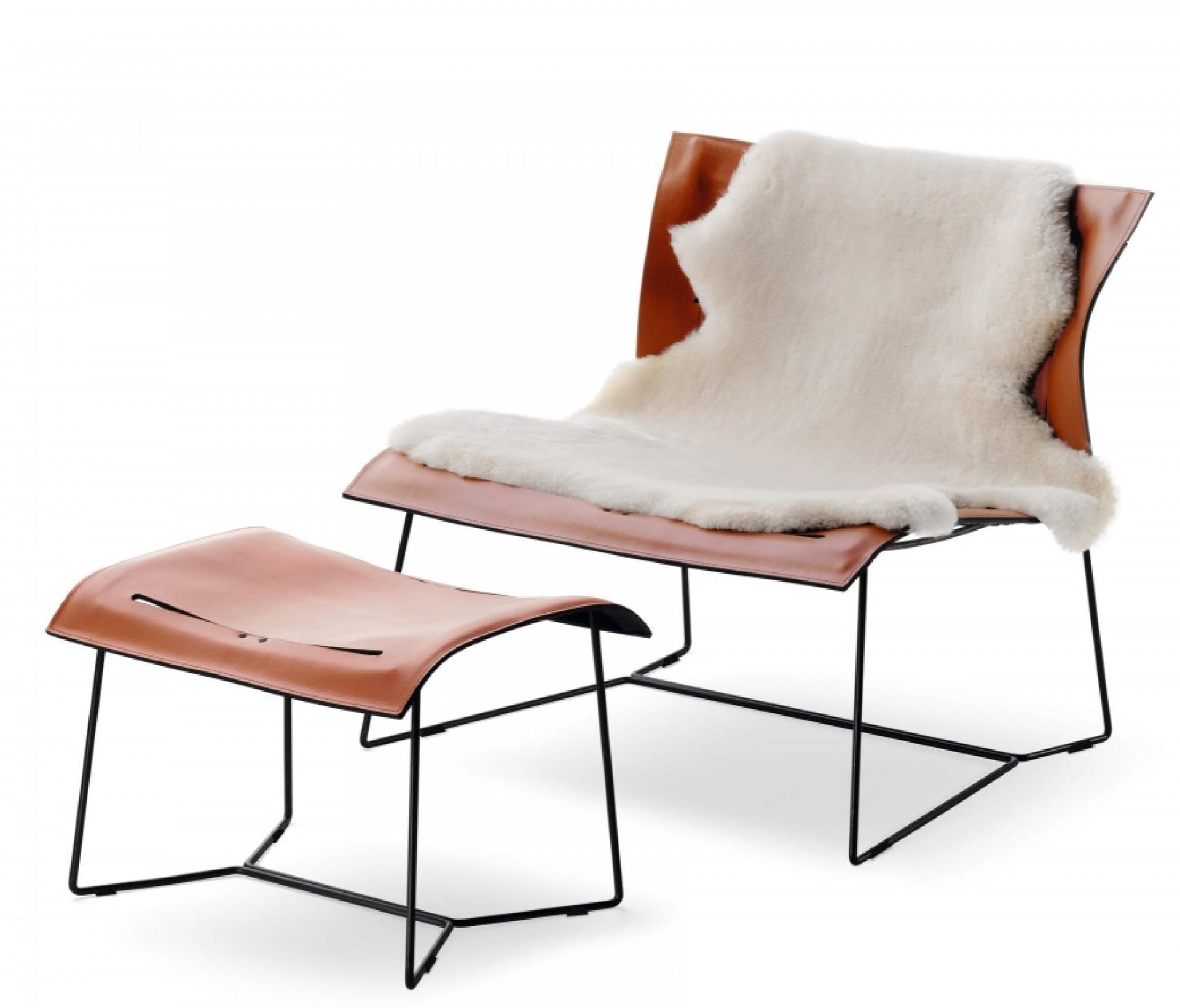 Cuoio Hocker von Walter Knoll aus Leder mit schwarzem Gestell und Schaffell.