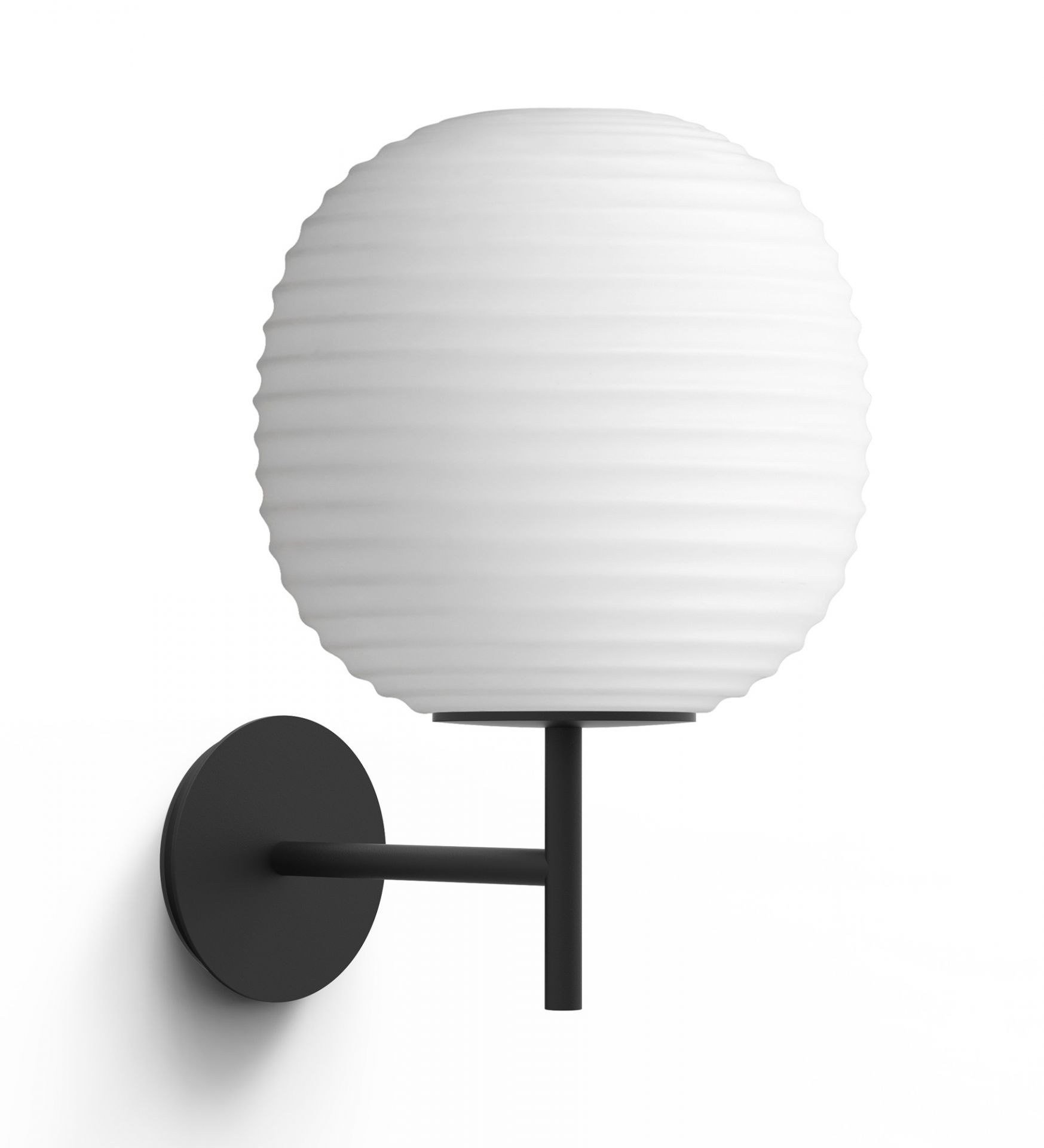 Lantern Wandleuchte von New Works: Kleine, moderne Wandlampe mit geripptem, weißem Glasschirm und schwarzer Halterung.