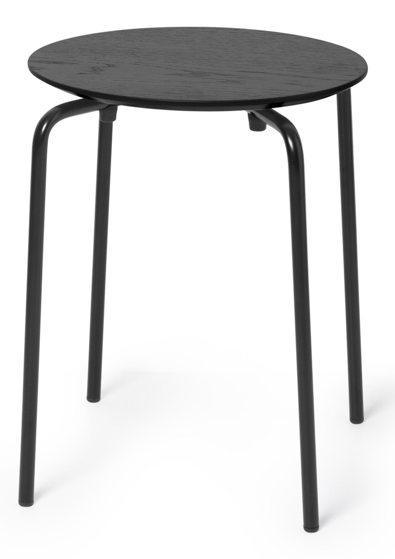 Schwarzer Herman Hocker von Ferm Living mit Eichenholzplatte und schwarzem Metallgestell.