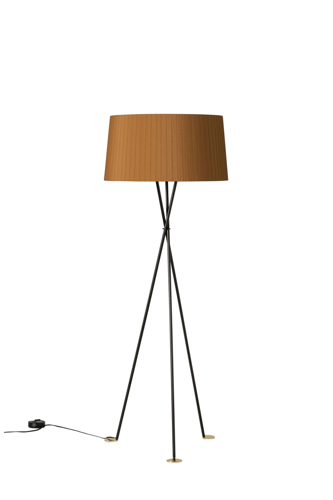 Tripode G5 Stehleuchte in Senfgelb von Santa & Cole mit schwarzem Stativfuß.