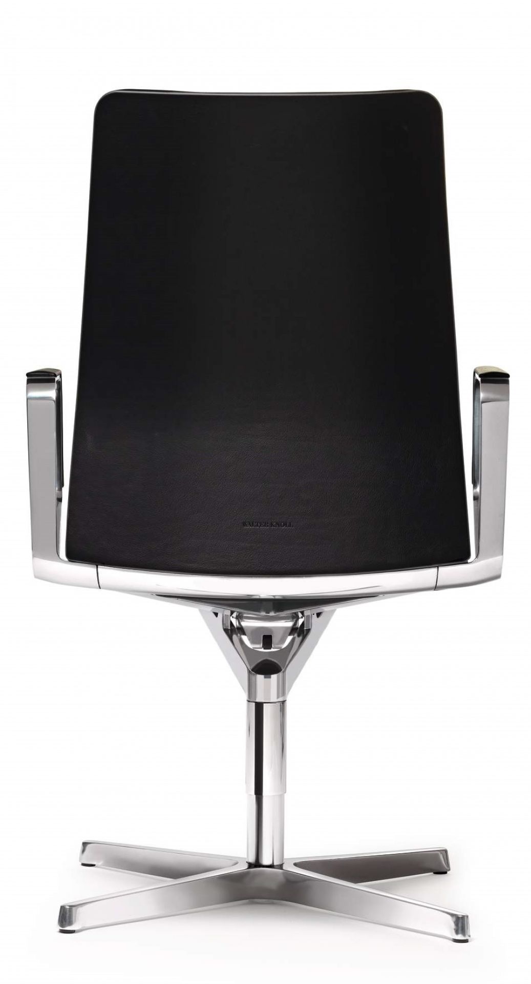 Rückansicht: Schwarzer Leadchair Executive Drehstuhl von Walter Knoll mit Chromgestell.