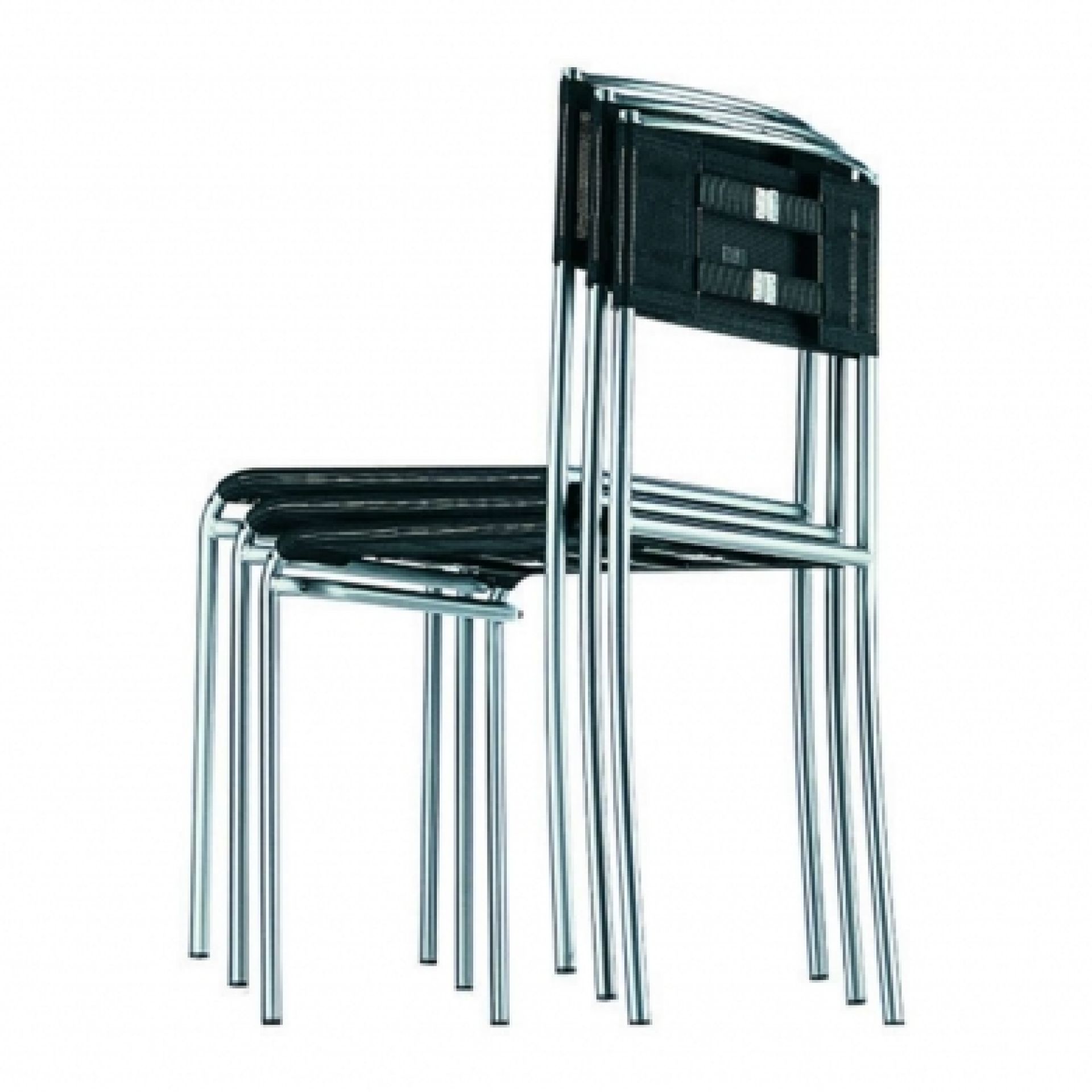 Gestapelte Green Gemini Stühle für den Außenbereich mit schwarzer Sitzfläche und Rückenlehne.