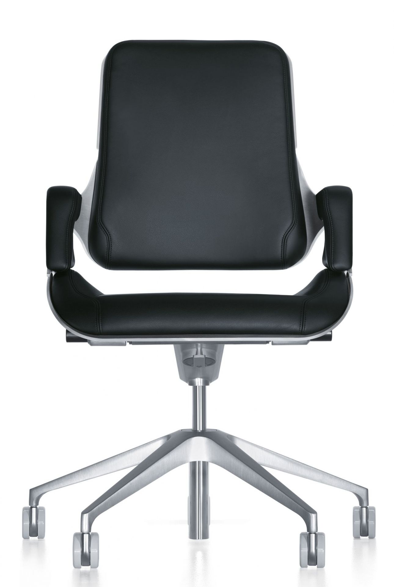 Ansicht von vorne: Interstuhl Silver Bürostuhl SV10P mit schwarzem Leder, ergonomisch und modern.