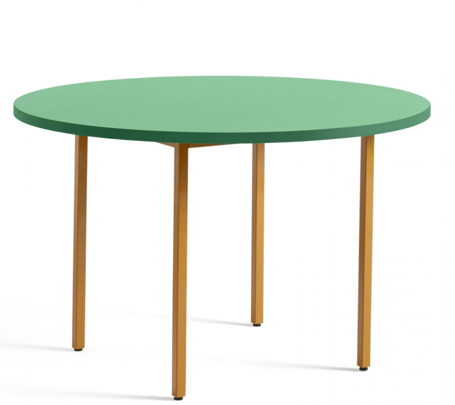 Two Colour Table von Hay, runder Tisch mit mintgrüner Tischplatte und ockerfarbenem Gestell.