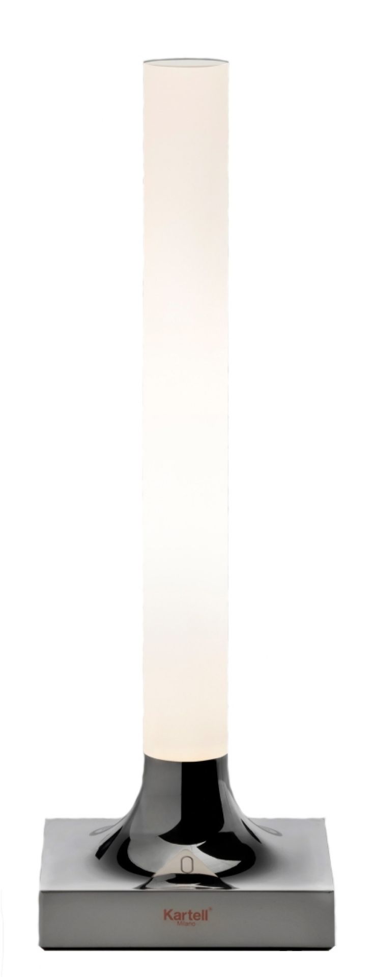 Goodnight Akkuleuchte von Kartell für den Außenbereich: Moderne Tischleuchte mit warmweißem Licht.