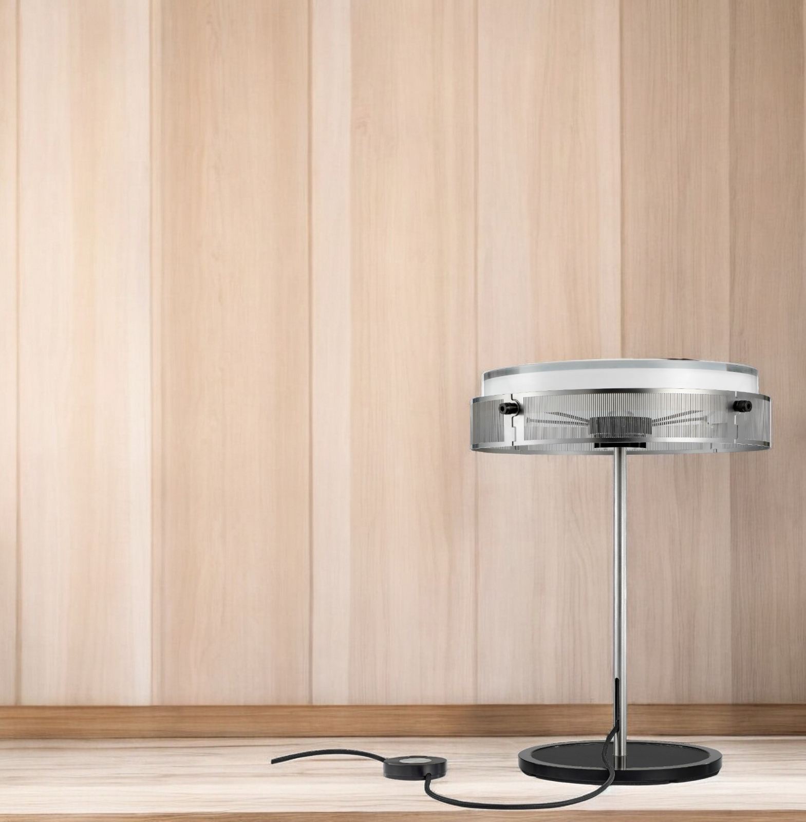 Anima Tischleuchte von Lumina, moderne Lampe mit silbernem Gestell und rundem Lampenschirm.