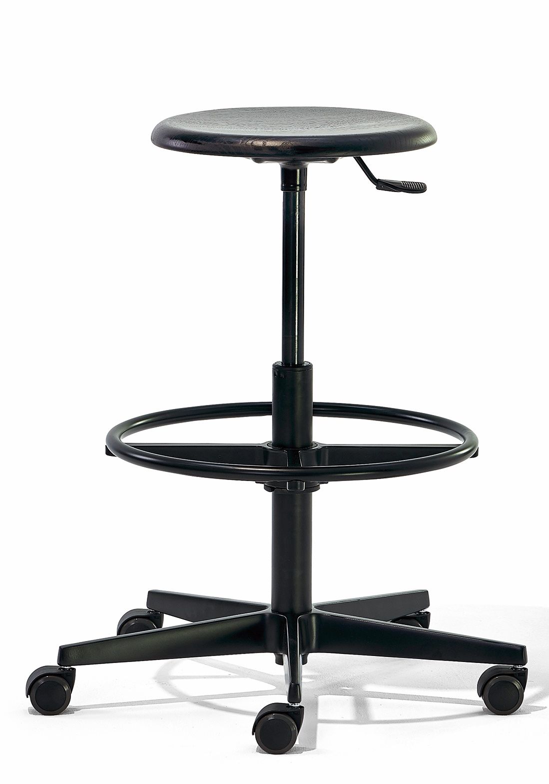 Schwarzer, höhenverstellbarer Mr. Round Hocker von Richard Lampert mit Fußstütze und Rollen.