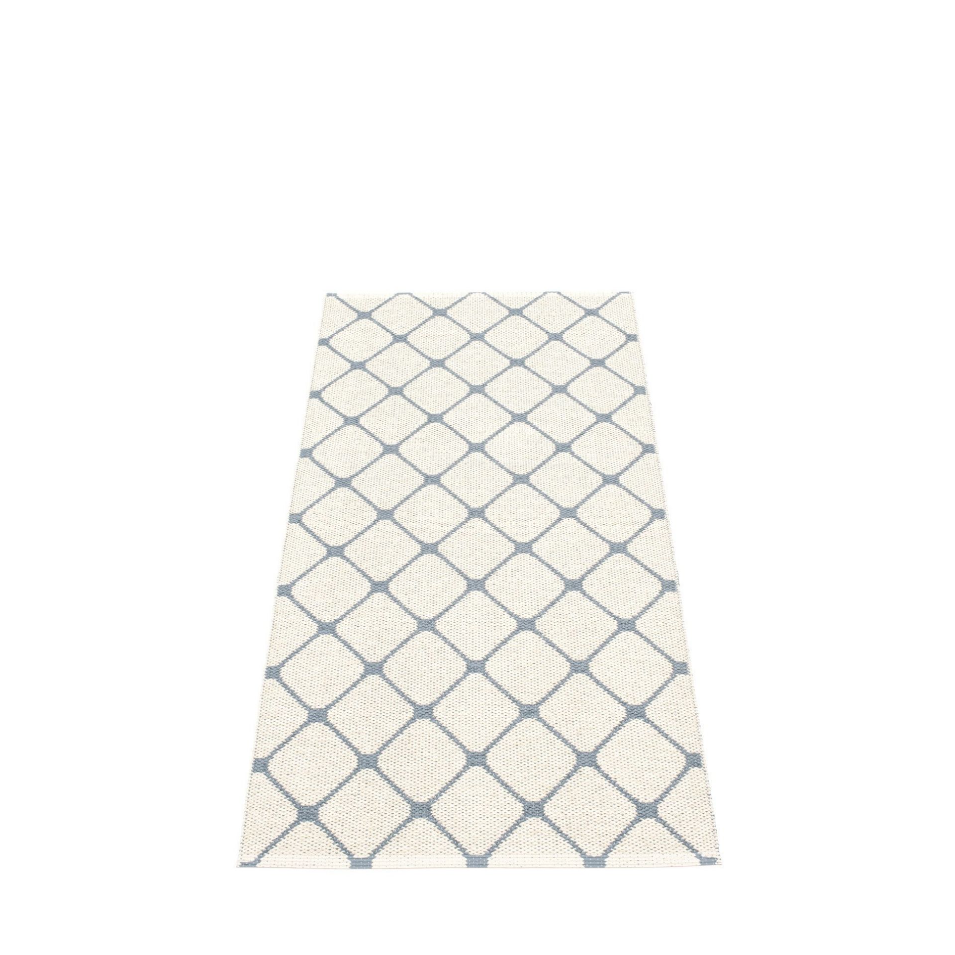 Pappelina Rex Kunststoffteppich in Storm-Vanille mit Rautenmuster, 70x160 cm, ideal für drinnen und draußen.