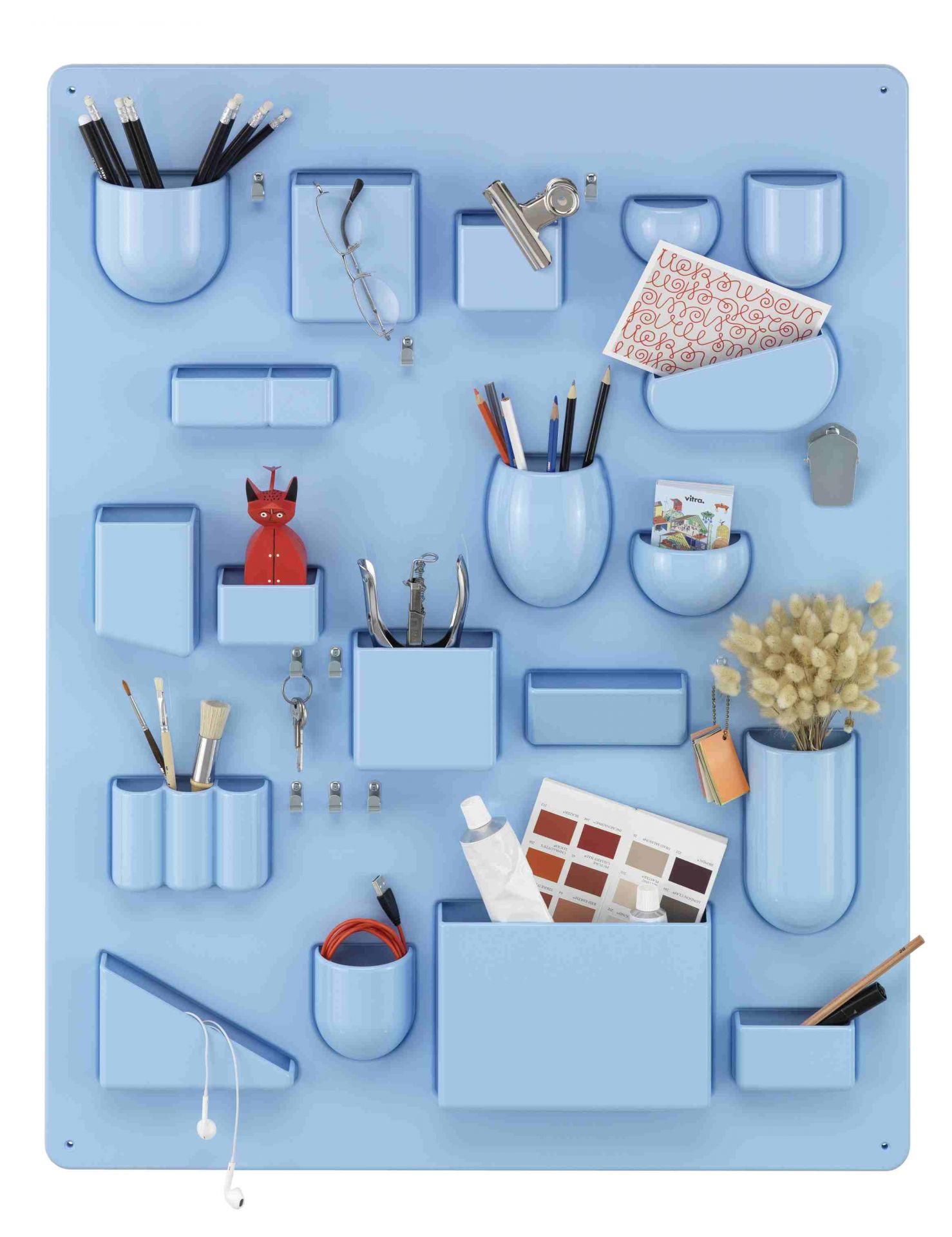 Vitra Uten.Silo Wandorganizer in Horizontblau, ein Ordnungssystem mit Fächern für Bürobedarf und Accessoires.