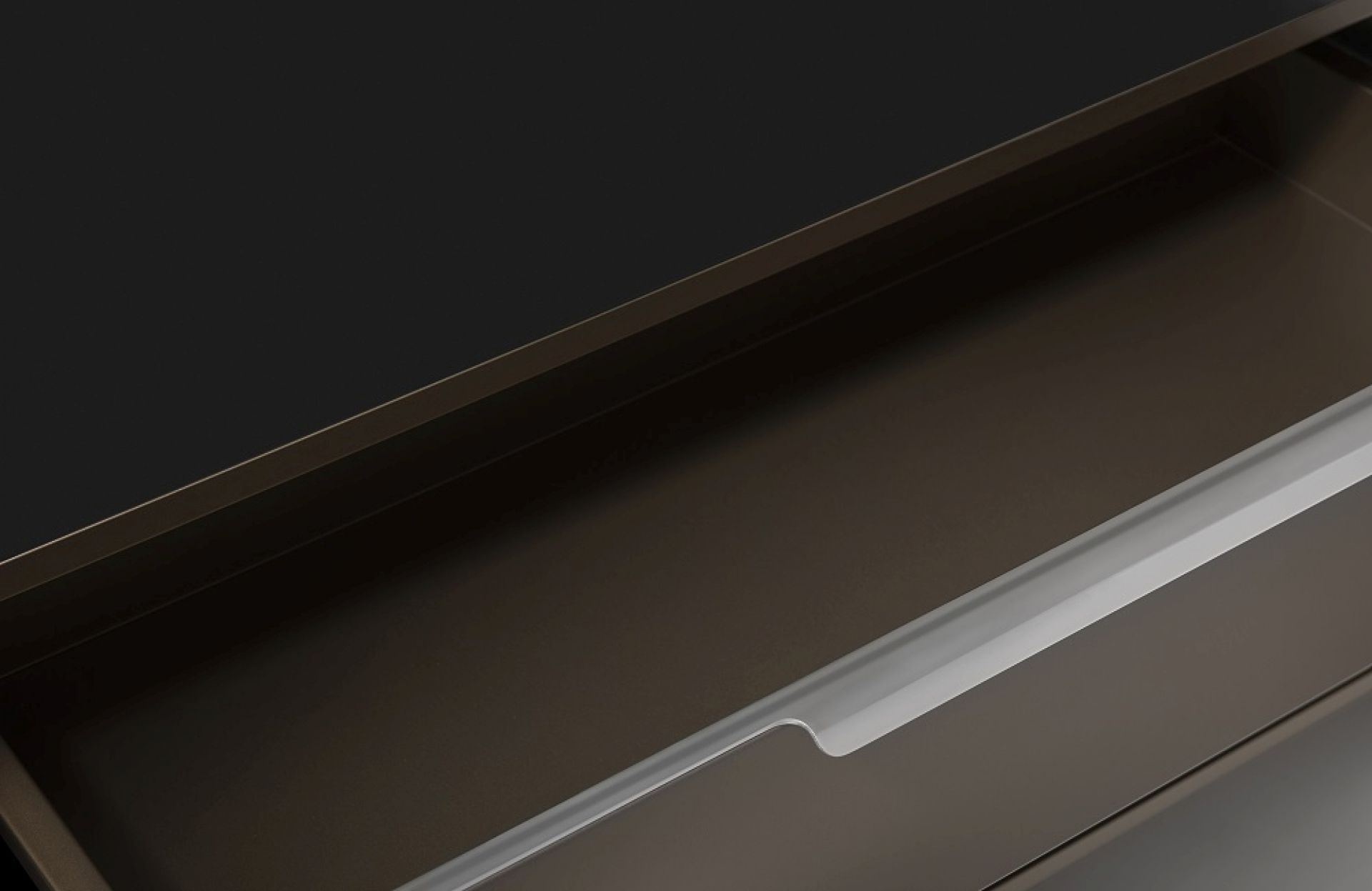 Detailaufnahme: Schublade des T50 Schreibtischs von Müller Möbelfabrikation mit Griff. Büromöbel und Design.