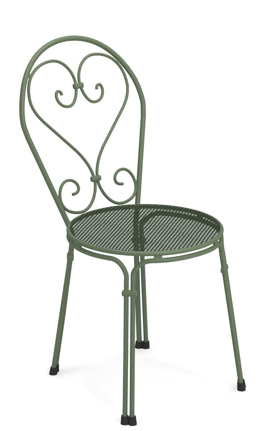 Grüner Pigalle Stuhl von Emu für den Außenbereich mit herzförmiger Rückenlehne und Stahlgeflecht-Sitzfläche.