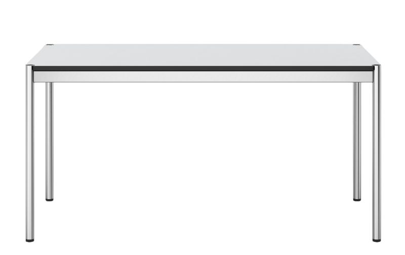 USM Haller Tisch in Perlgrau mit Chromgestell, minimalistisches Design für Büro und Homeoffice.