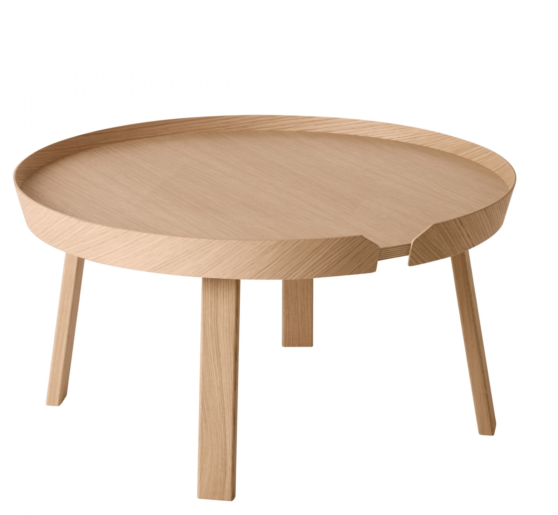 Muuto Around Couchtisch Large in Eiche: Runder, heller Holztisch mit drei Beinen.