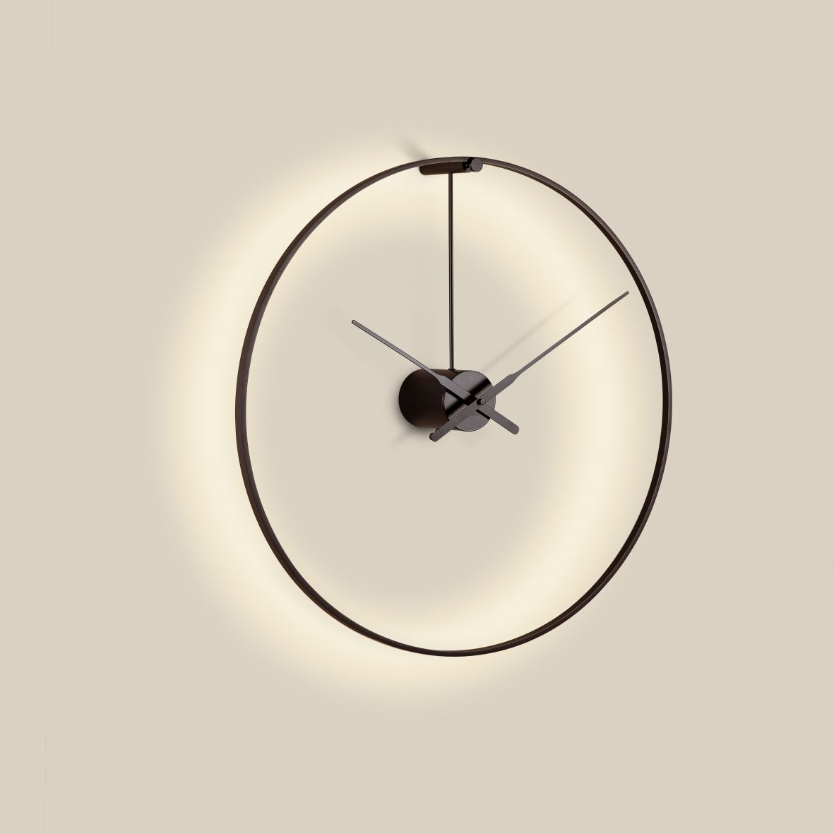 Ombra Clock Wanduhr: Runde, moderne Wanduhr mit indirekter Beleuchtung und schwarzen Zeigern. Dekorative Uhr.