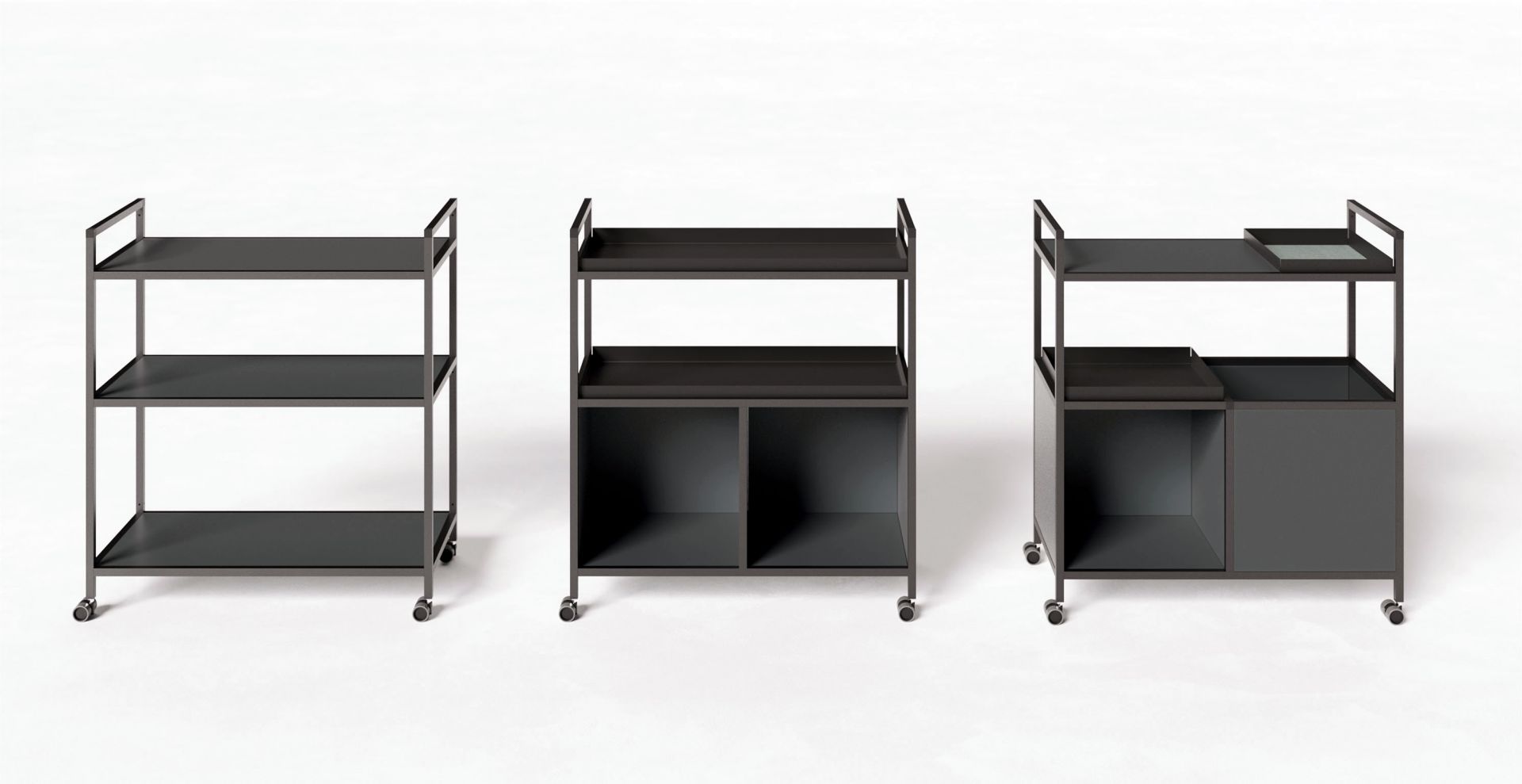 P4 Servierwagen von Palmberg in verschiedenen Ausführungen: offen mit Regalböden und geschlossen mit Stauraum.
