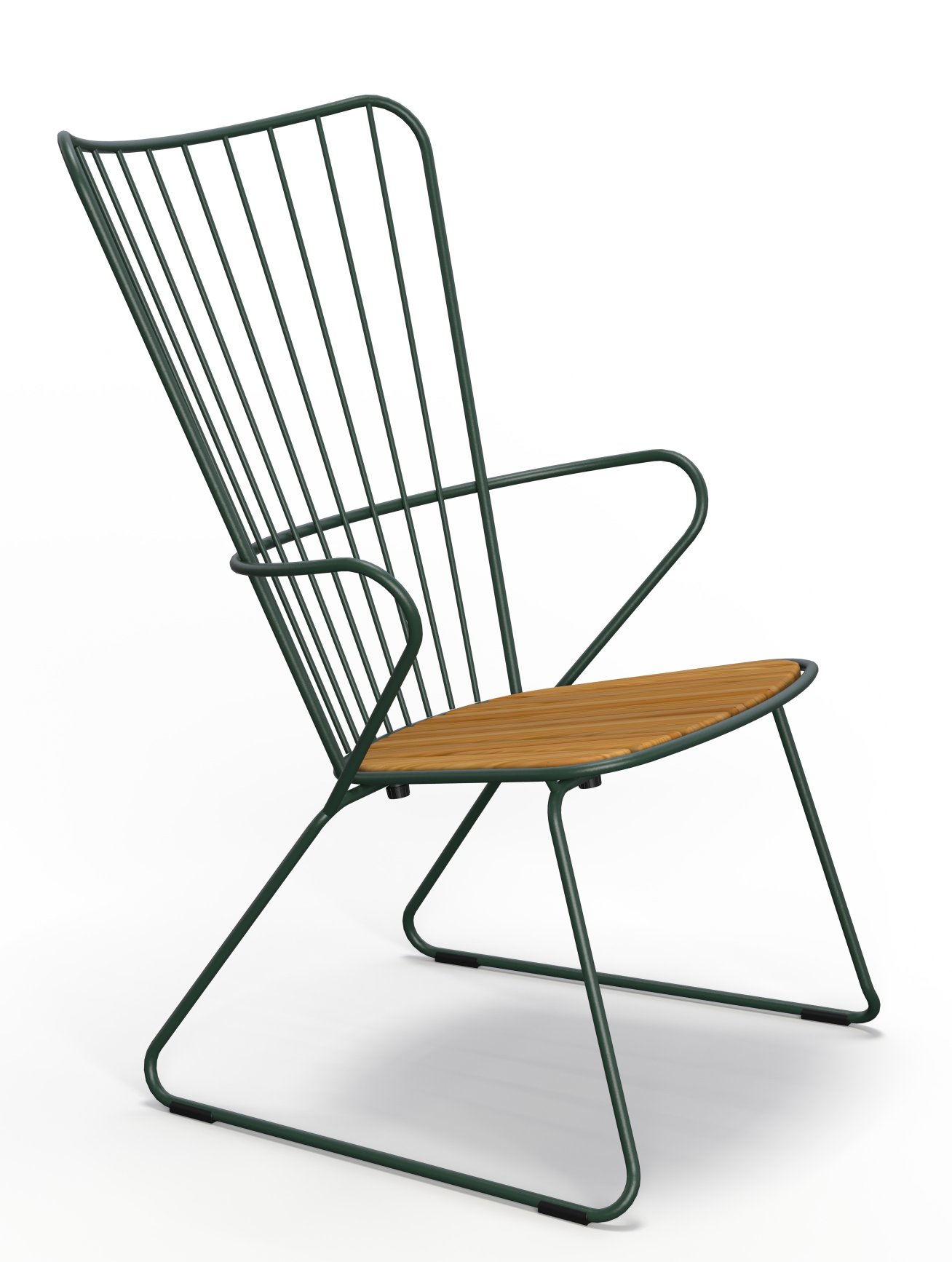 Paon Outdoor Stuhl von Houe: Grüner Lounge Sessel mit Holz-Sitzfläche für den Garten.