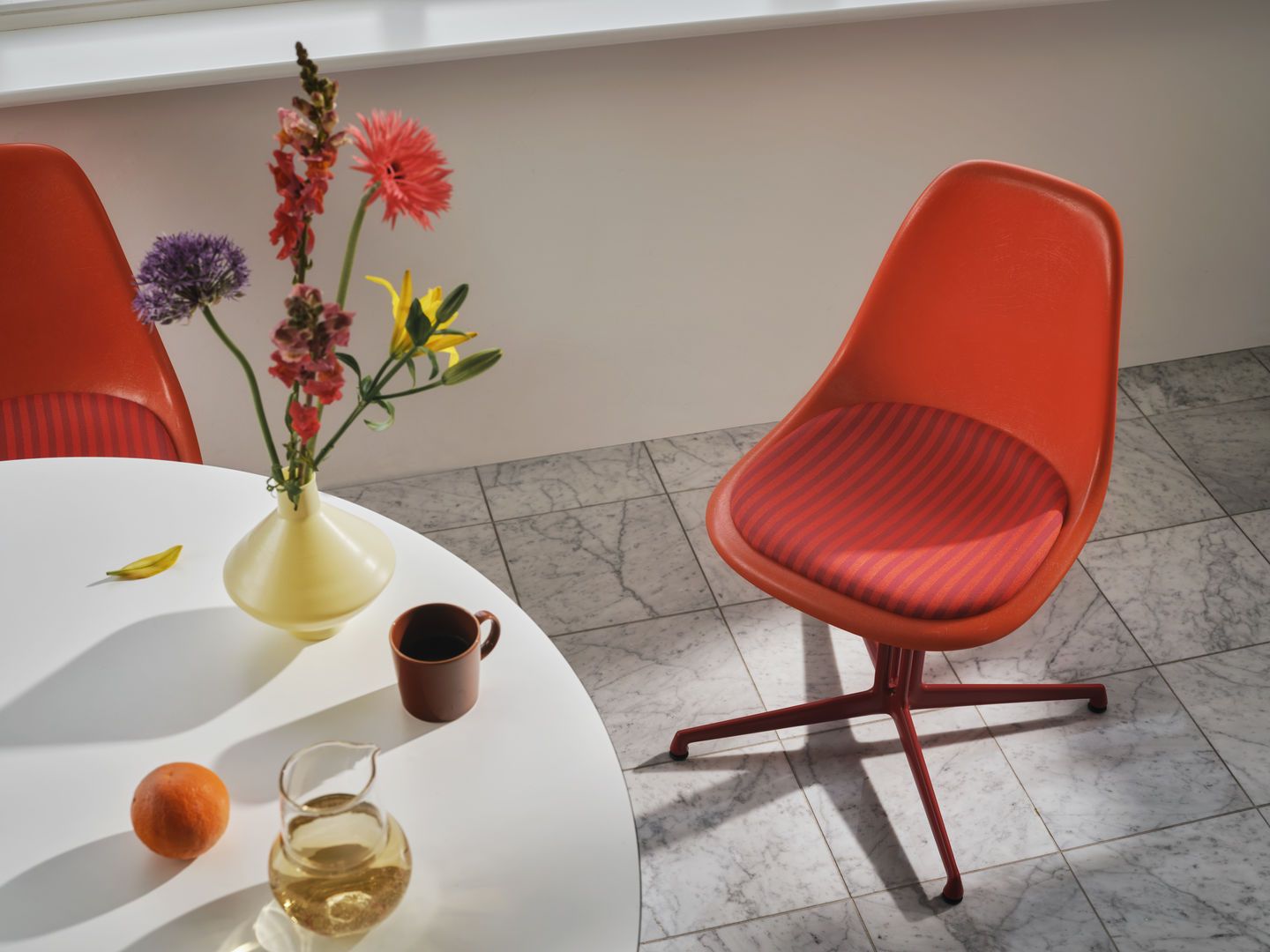 Eames Fiberglass Side Chair in La Fonda Rot Orange von Vitra, limitierte Edition. Designklassiker.