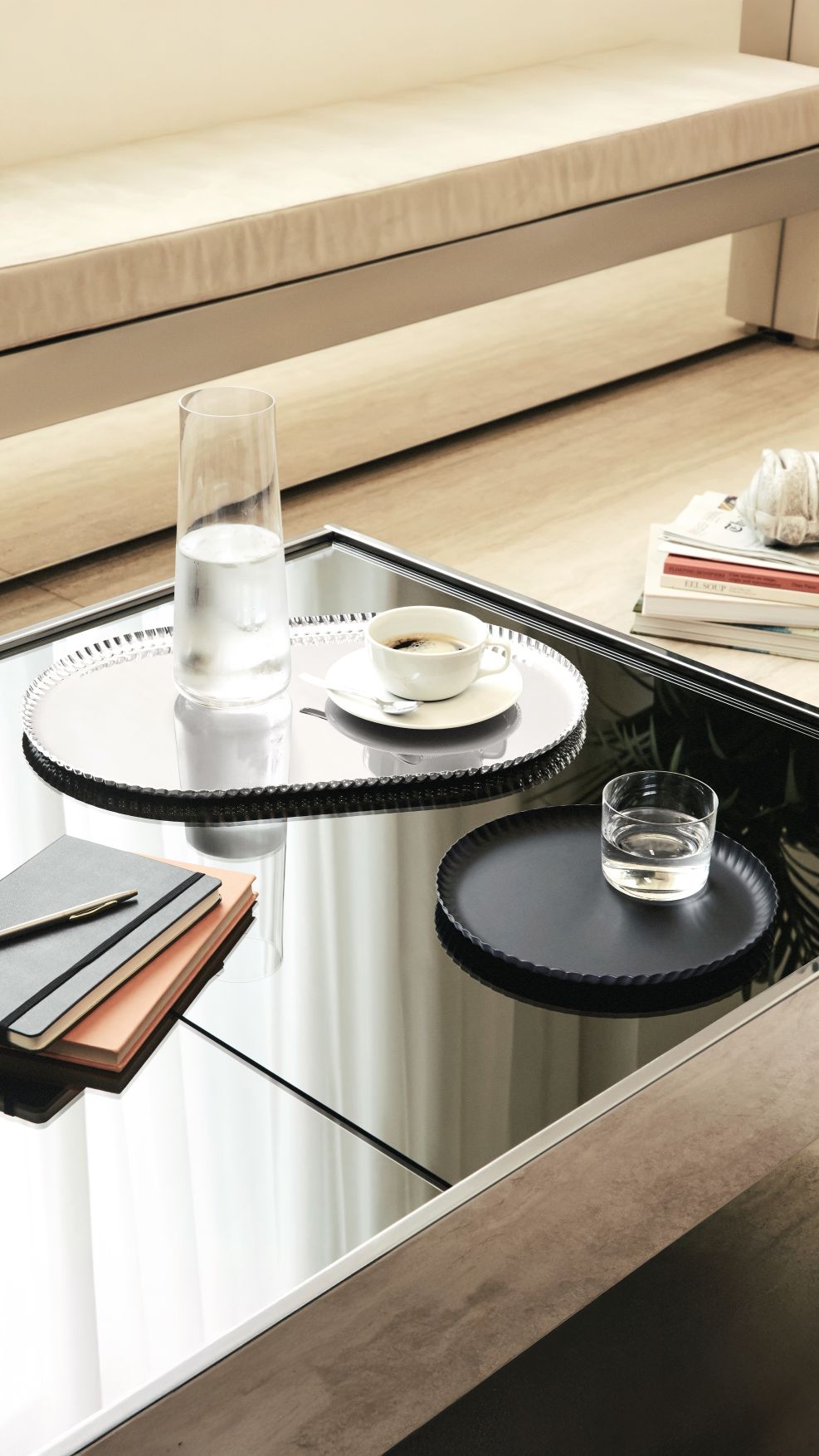 JK01/46 Pleats Tablett Alessi