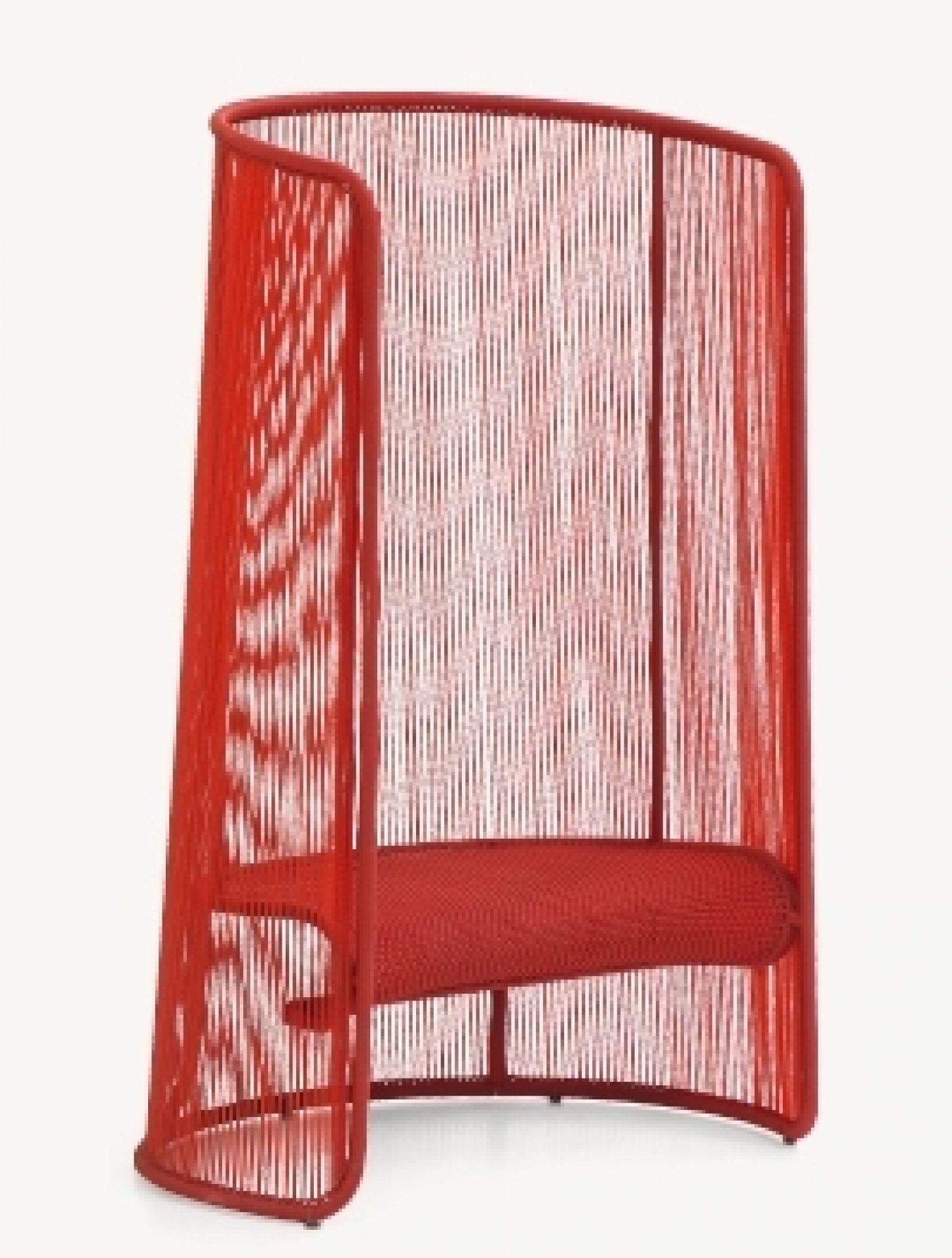 Roter Husk Sessel von Moroso aus der M' Afrique Collection mit hoher Rückenlehne.