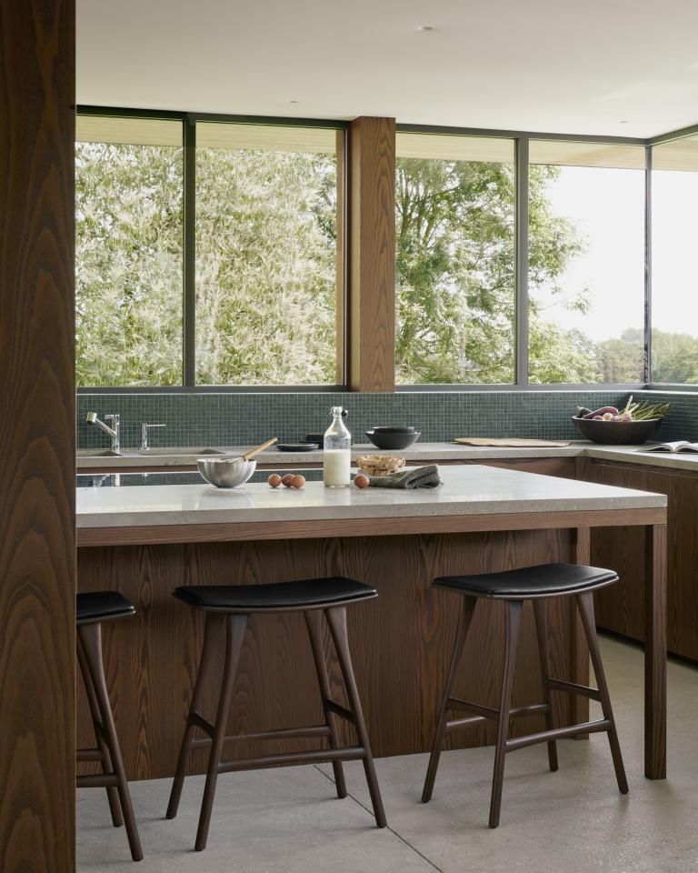 Osso Counter Stool Barhocker mit Sitzpolster Leder Schwarz Ethnicraft