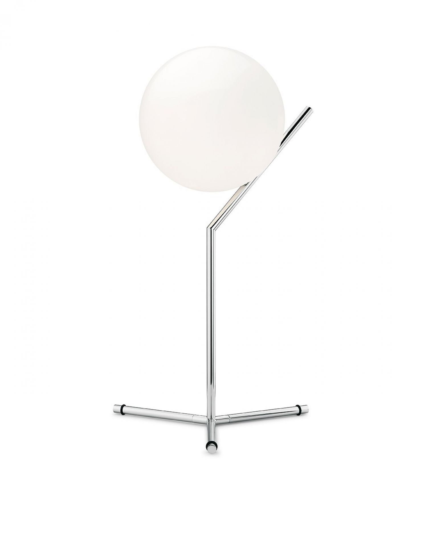 IC Lights T1 High Tischleuchte von Flos in Chrom mit weißem, kugelförmigem Diffusor.