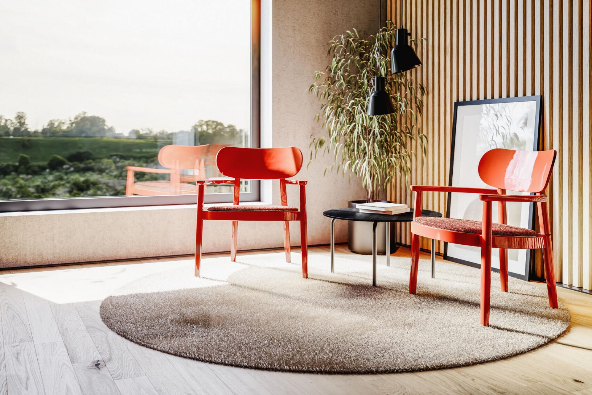 Roter Holzsesessel mit Armlehnen im Thonet-Stil, hochglänzend, im hellen Wohnraum. Designmöbel für stilvolles Wohnen.