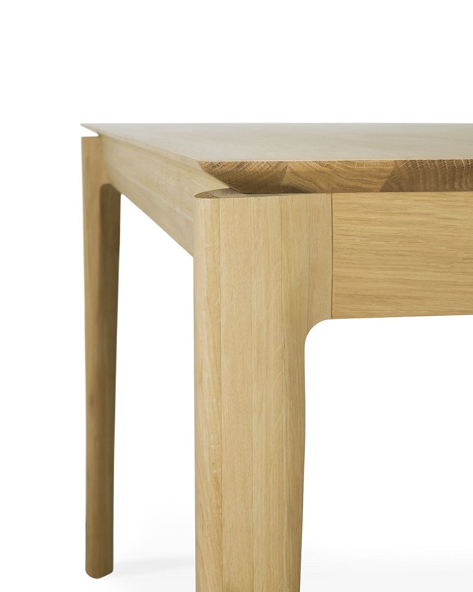 Detailansicht: Ethnicraft Bok Tisch, quadratischer Esstisch aus Eiche, modernes Design.