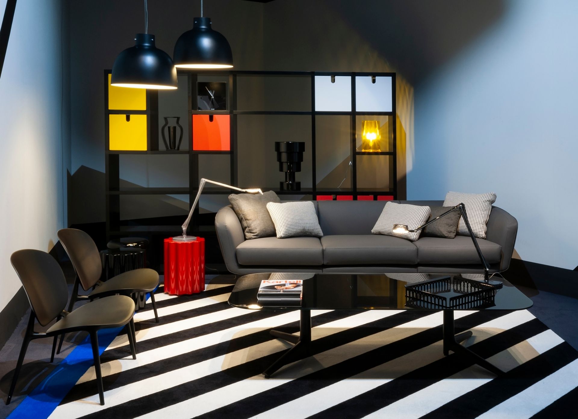 Elegante Tischleuchte in glasklarer Ausführung, ideal für modernes Wohndesign und stimmungsvolle Beleuchtung.