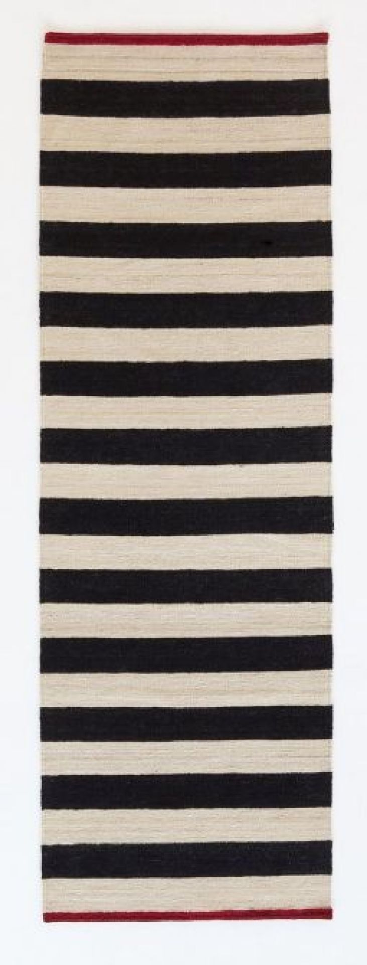 Nanimarquina Läufer Mélange Stripes 2, 80x240 cm, mit schwarzen und beigen Streifen.