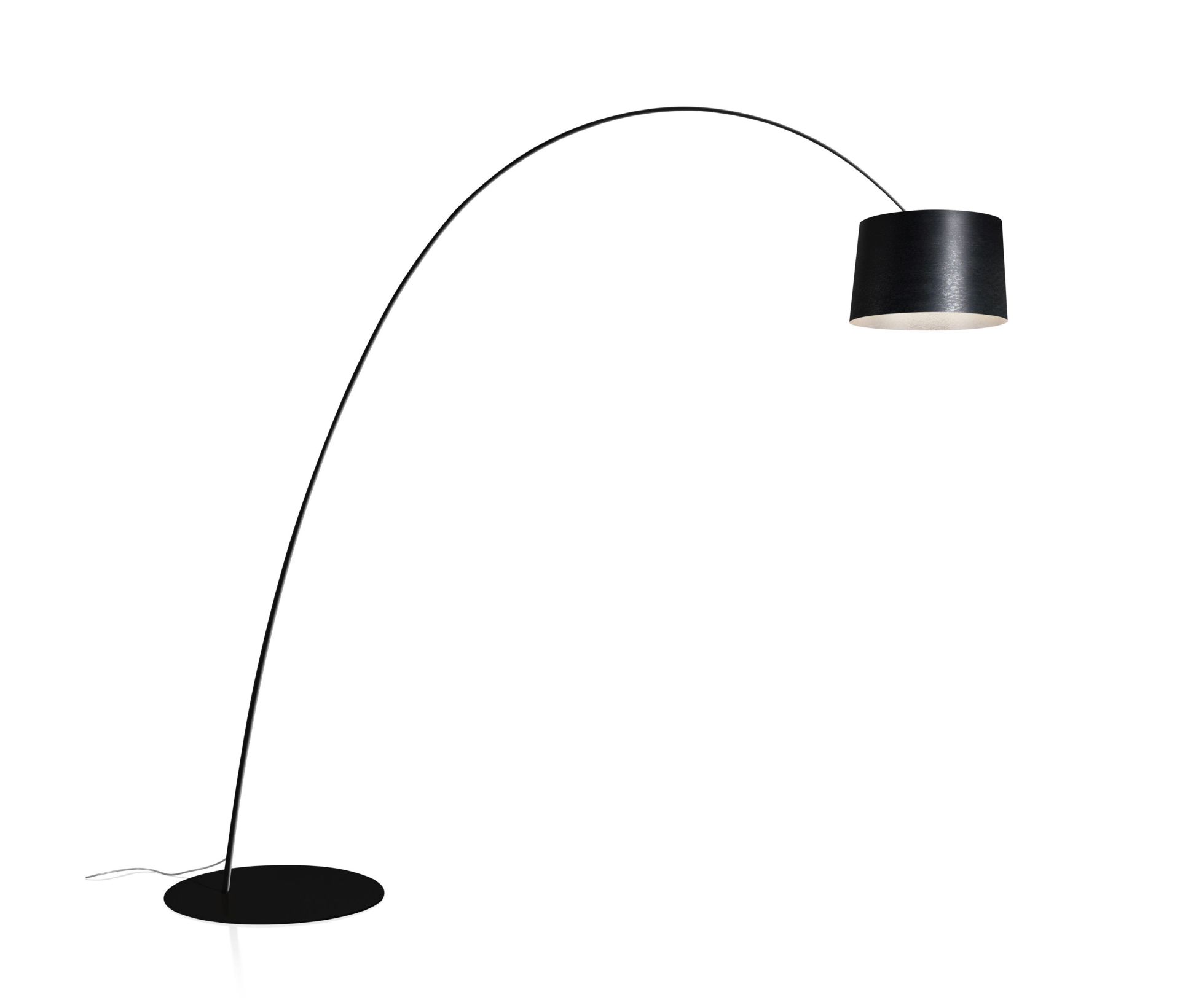Schwarze Twiggy Elle Terra LED Stehleuchte von Foscarini mit Bogen und zylindrischem Lampenschirm.